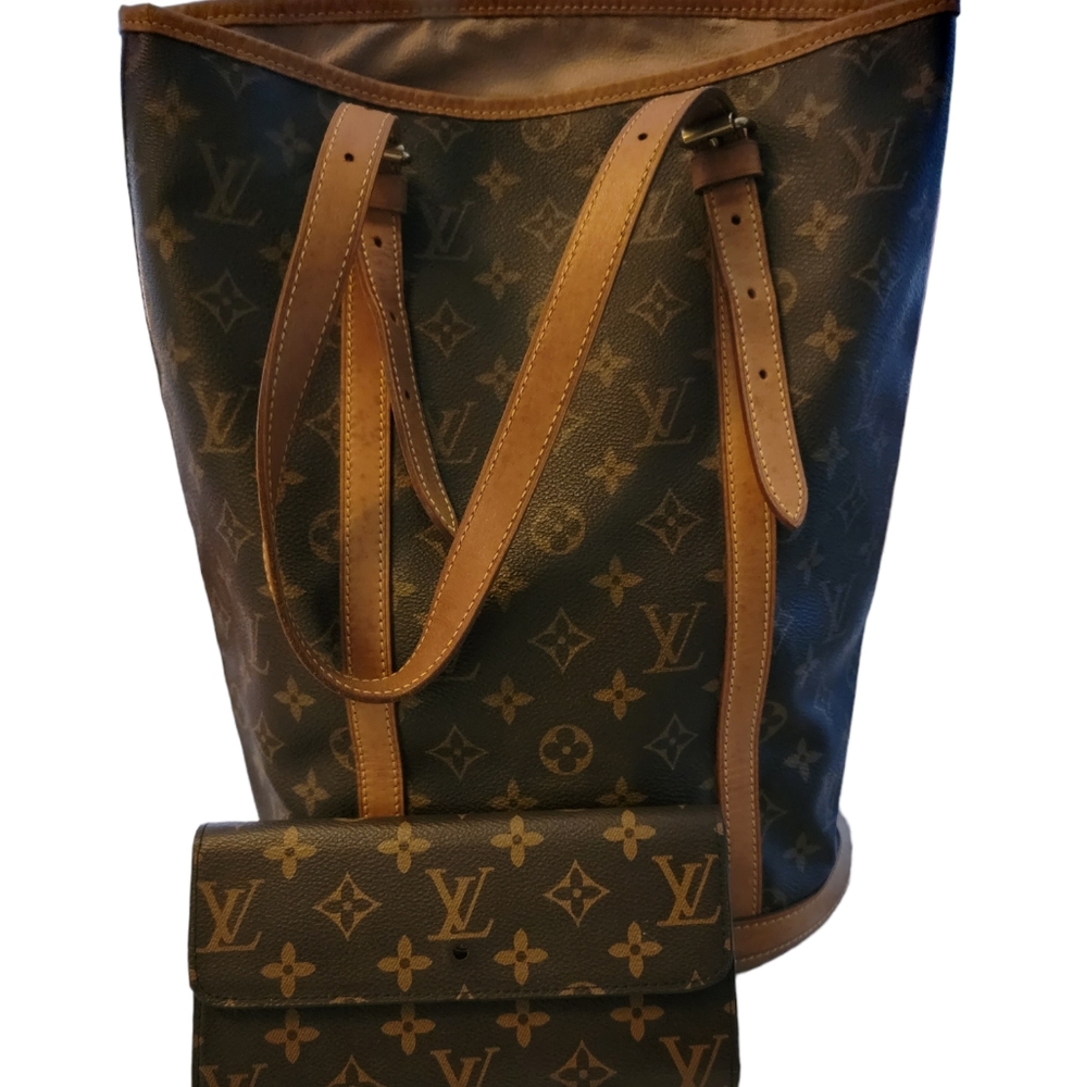 Auth Louis Vuitton Bucket Monogram Canvas GM & Wallet